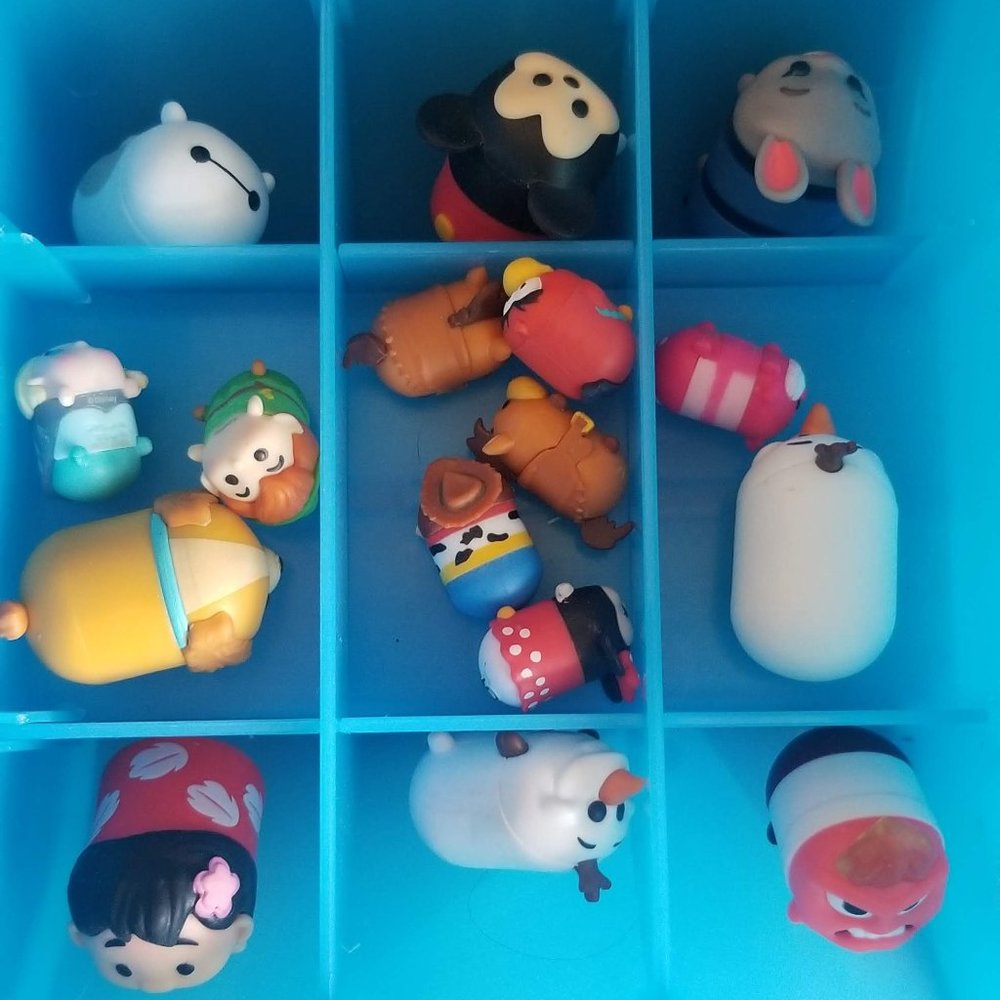 Tsum tsum lot vinyl. Condition is EXCELLENT Used.